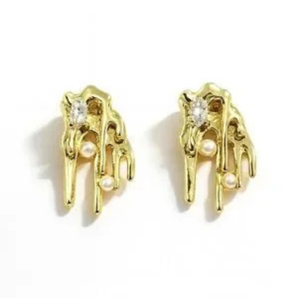 ?? Elegant Gold Drip Earrings with Pearls
